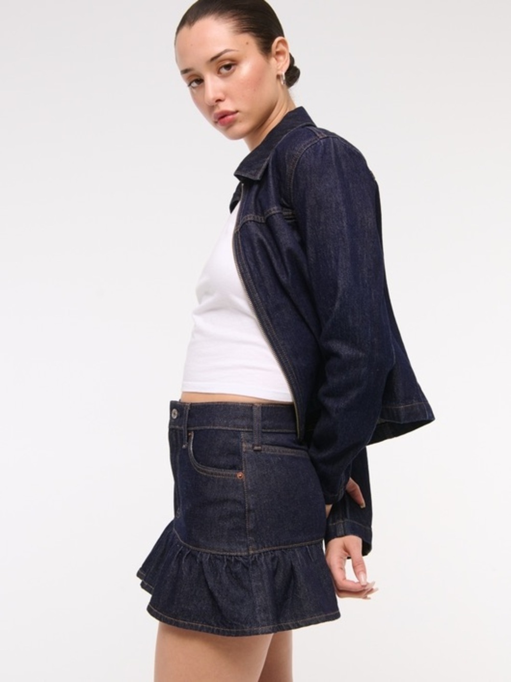 Abercrombie Mid Rise Drop-Waist Ruffle Denim Mini Skirt – Rinse Blue - Picture 4 of 9